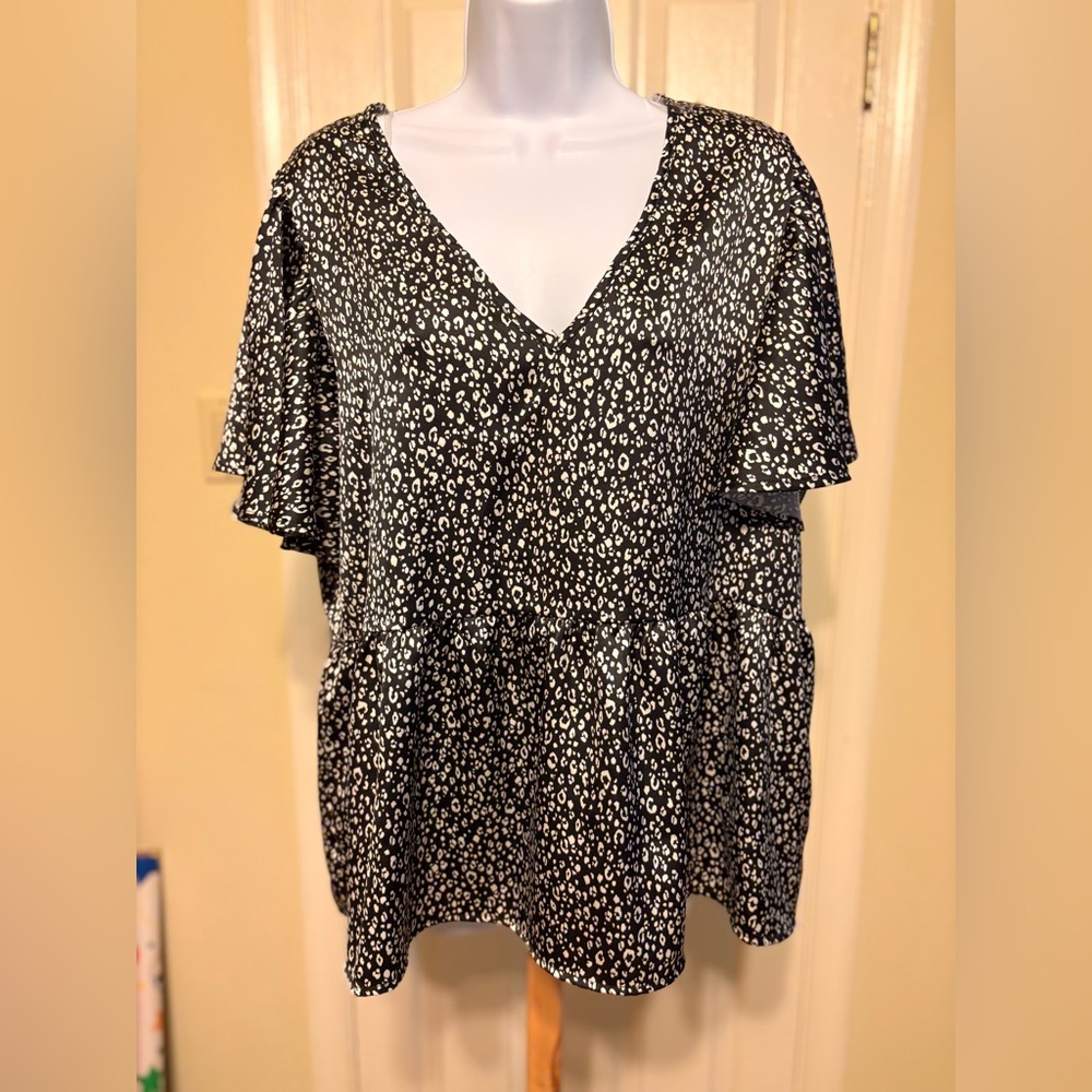 ENTRO Black and White Speckled Angle Sleeve Blouse, Size: L
